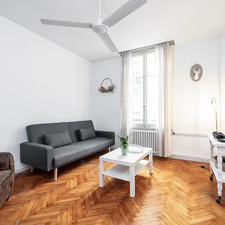 Spacious And Elegant With Sunny Terrace Apartment