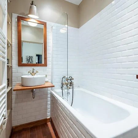 Spacious And Elegant With Sunny Terrace Apartment *