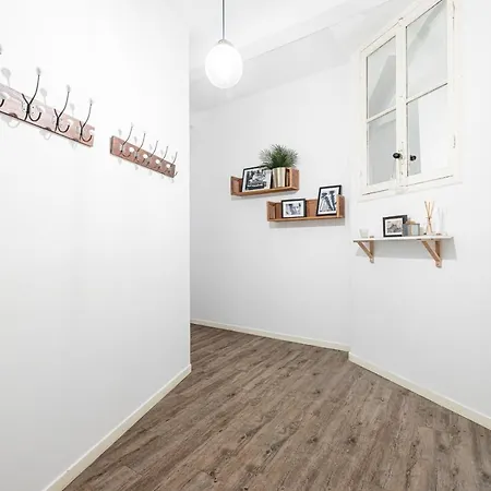 Spacious And Elegant With Sunny Terrace